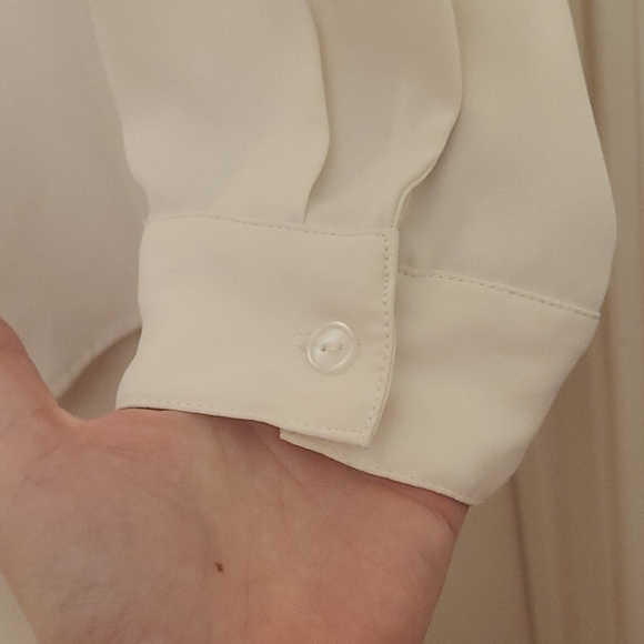 Off White Chico's Blouse Size 2P - Picture 5 of 6